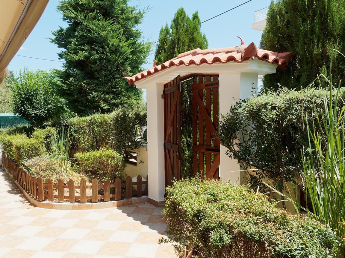 N&Μ Apartamento Méthana Exterior foto