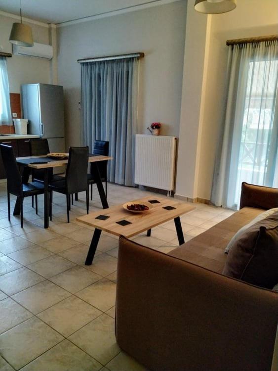 N&Μ Apartamento Méthana Exterior foto