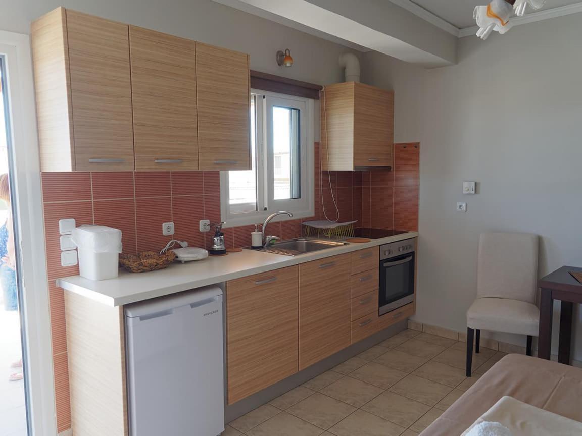 N&Μ Apartamento Méthana Exterior foto
